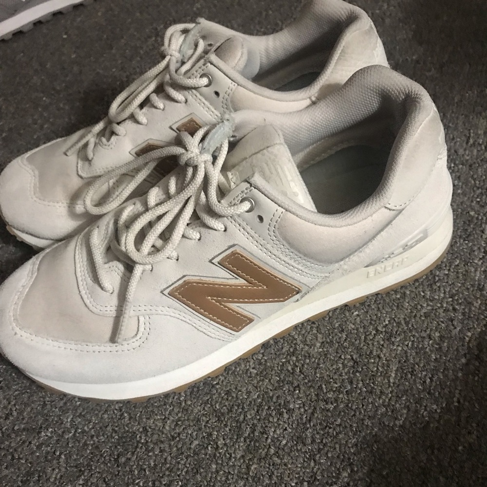 New balance sneakers size 8. Worn once.